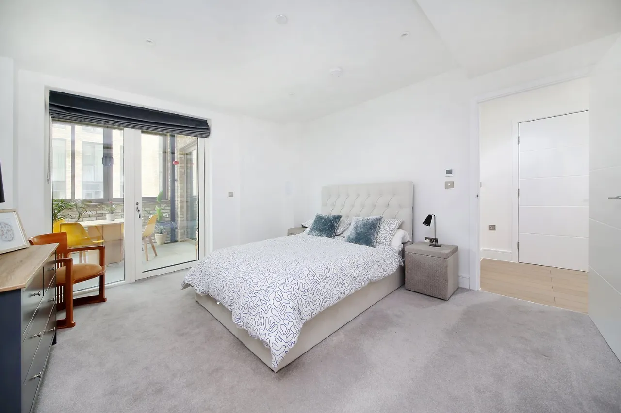 Hyde Lane, London, SW11, photo 8