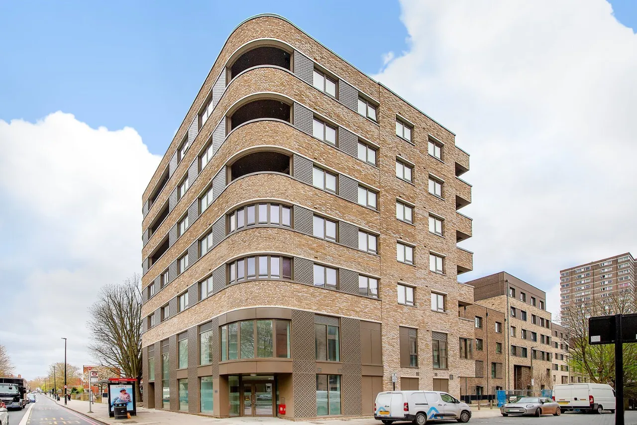 1 bed flat for sale, Hyde Lane, London, SW11