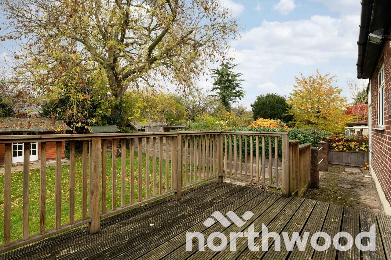 Manor Drive, Ewell, KT19, photo 16