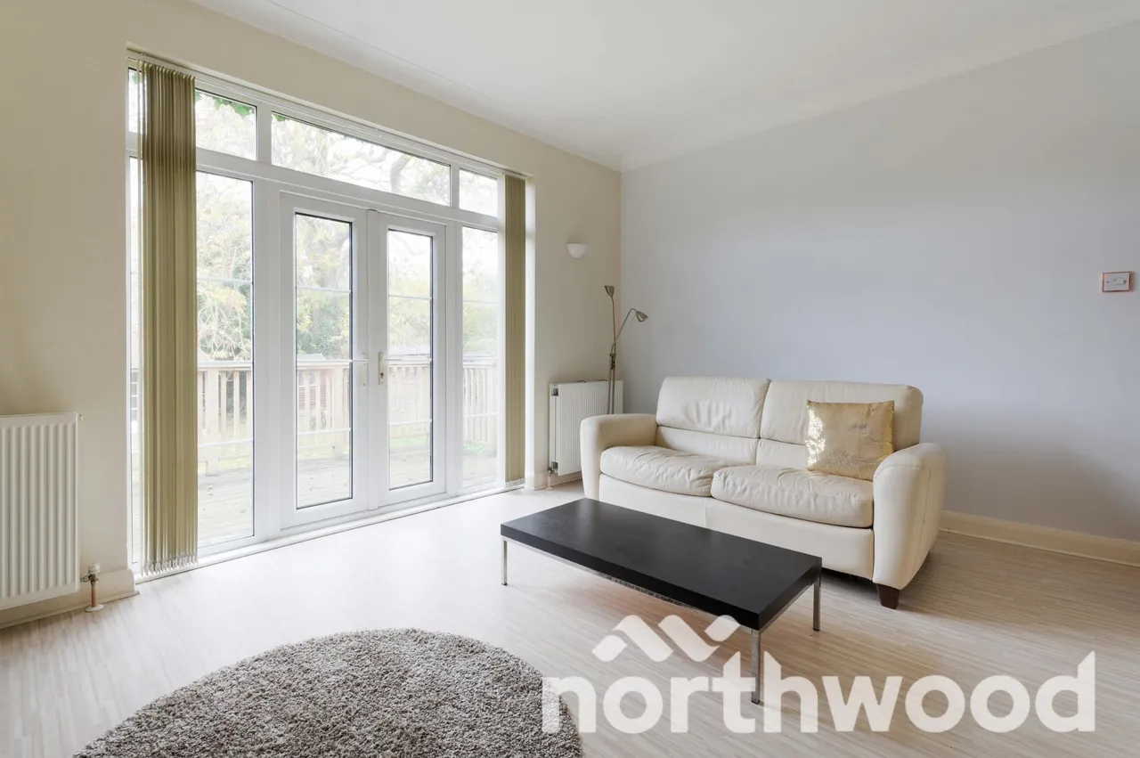 Manor Drive, Ewell, KT19, photo 7