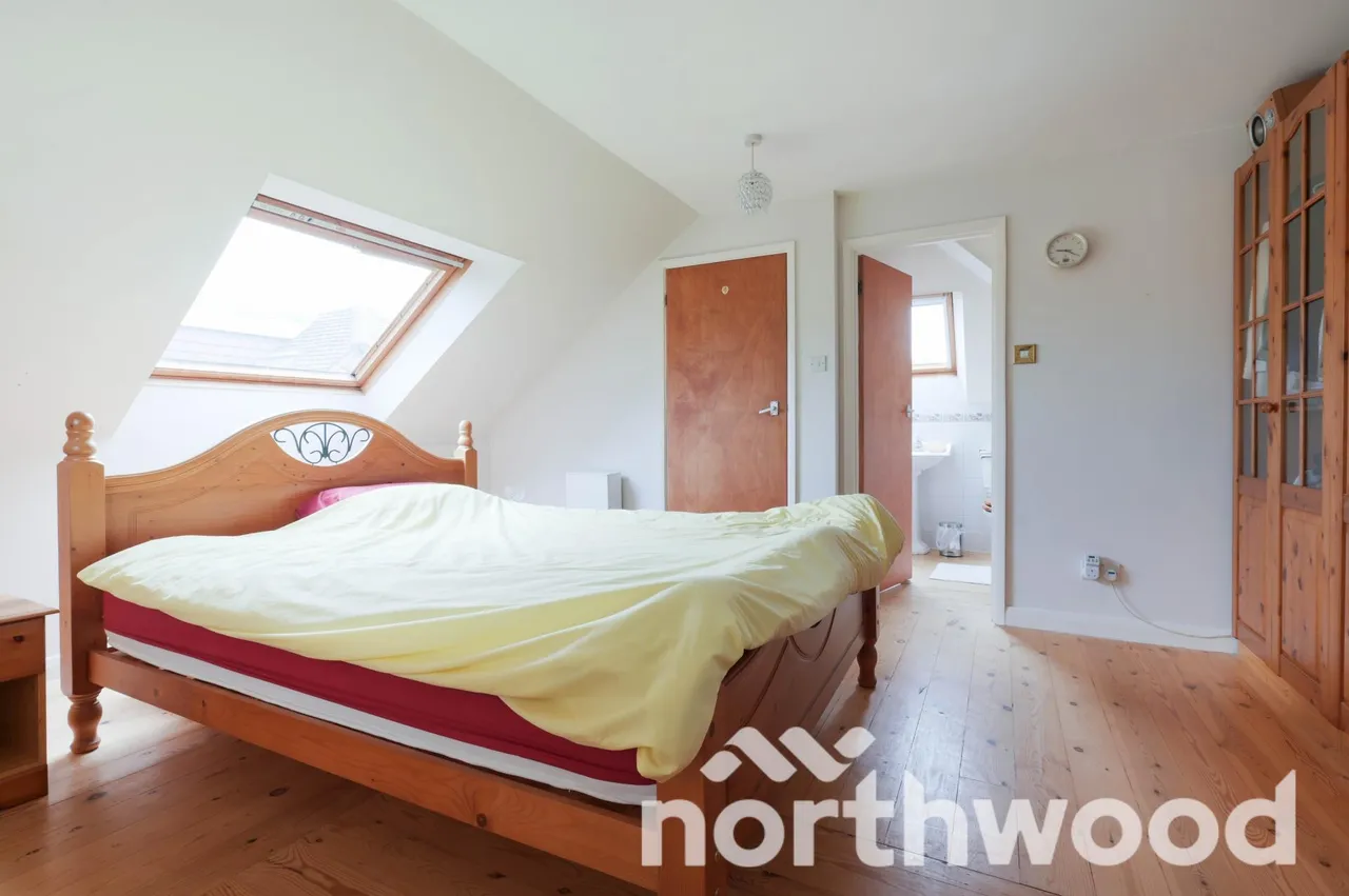 Manor Drive, Ewell, KT19, photo 11