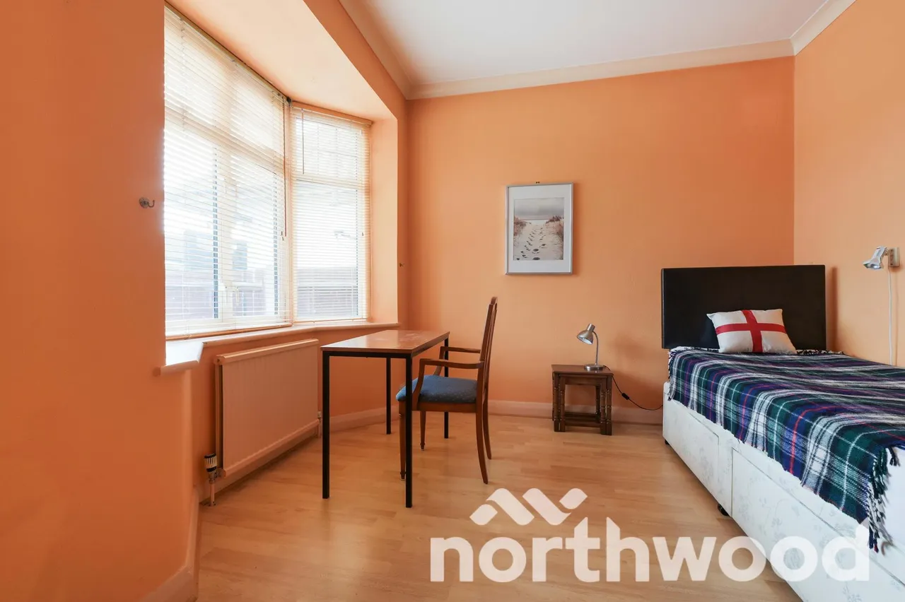 Manor Drive, Ewell, KT19, photo 14
