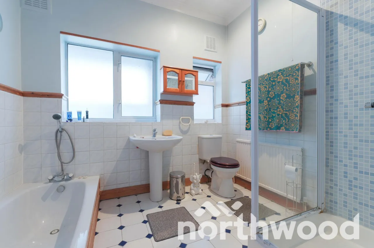 Manor Drive, Ewell, KT19, photo 5