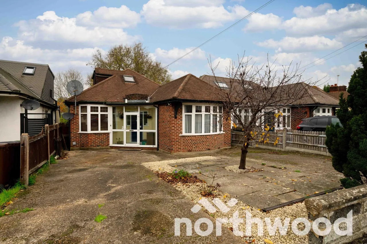 4 bed house for sale, Manor Drive, Ewell, KT19