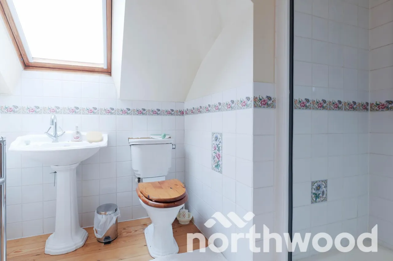 Manor Drive, Ewell, KT19, photo 12