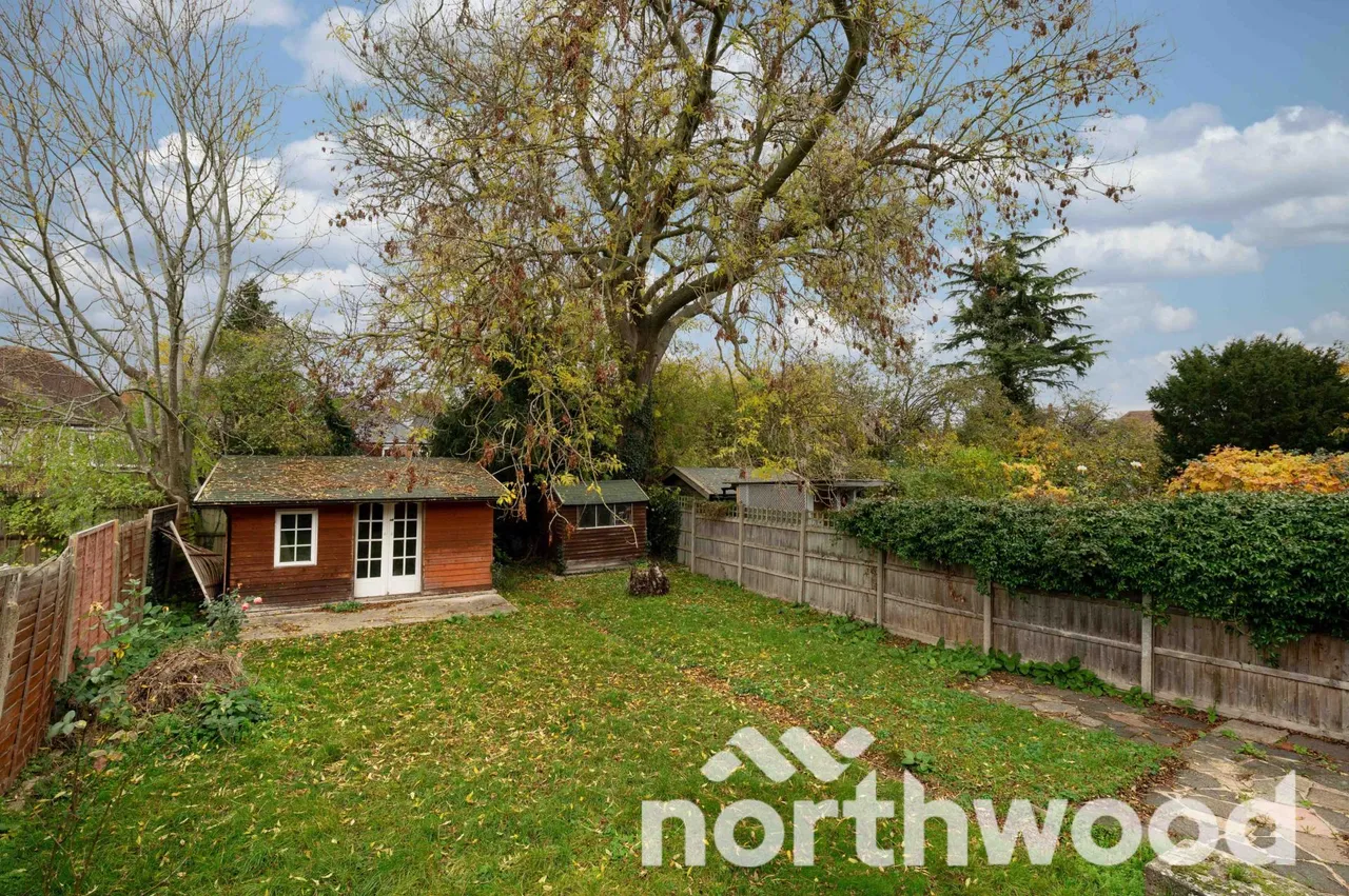 Manor Drive, Ewell, KT19, photo 6