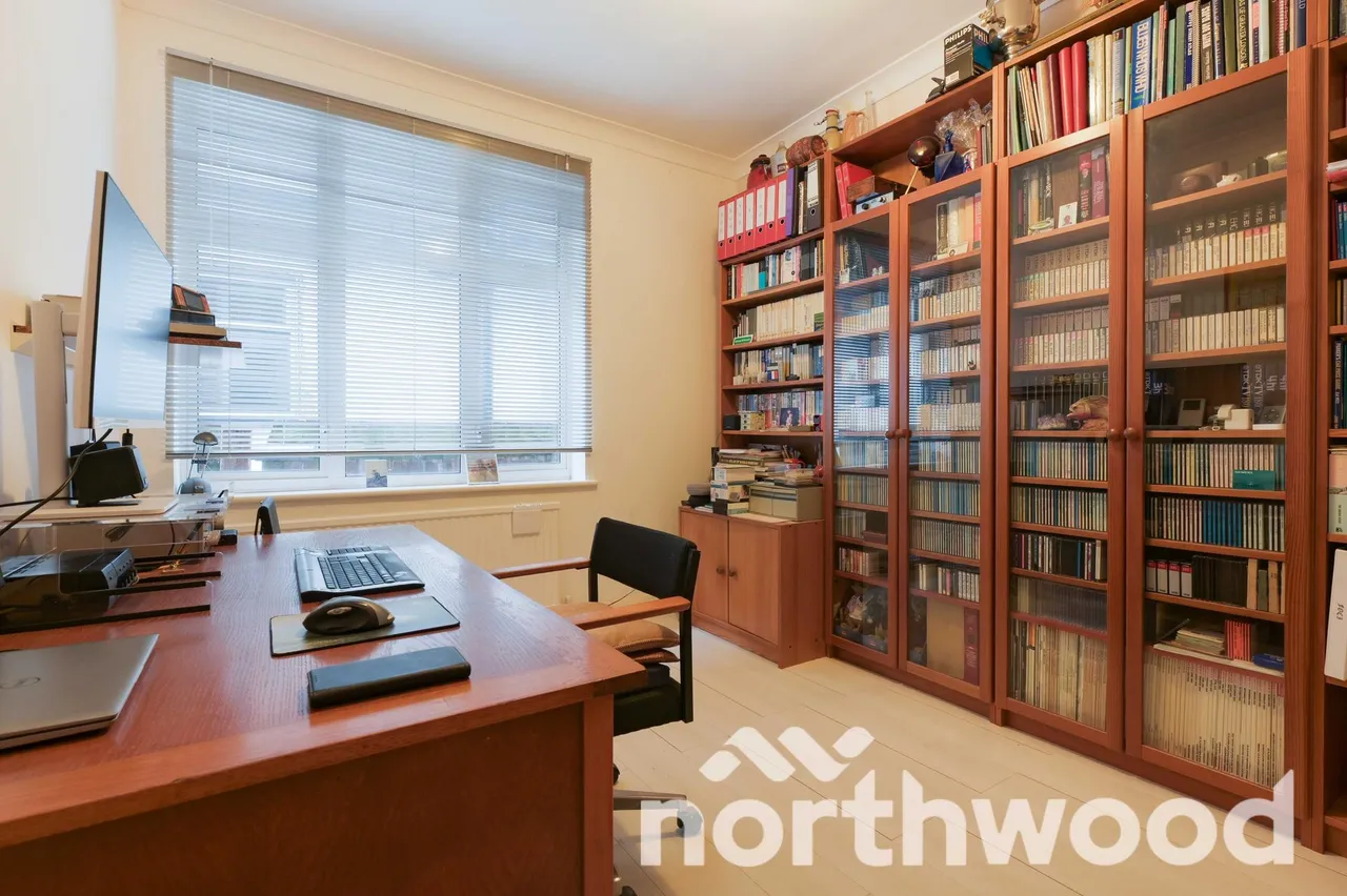 Manor Drive, Ewell, KT19, photo 15