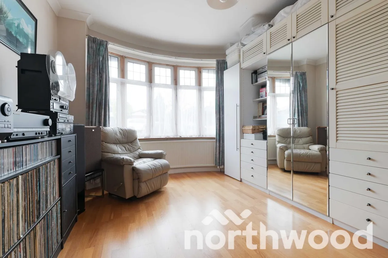 Manor Drive, Ewell, KT19, photo 13