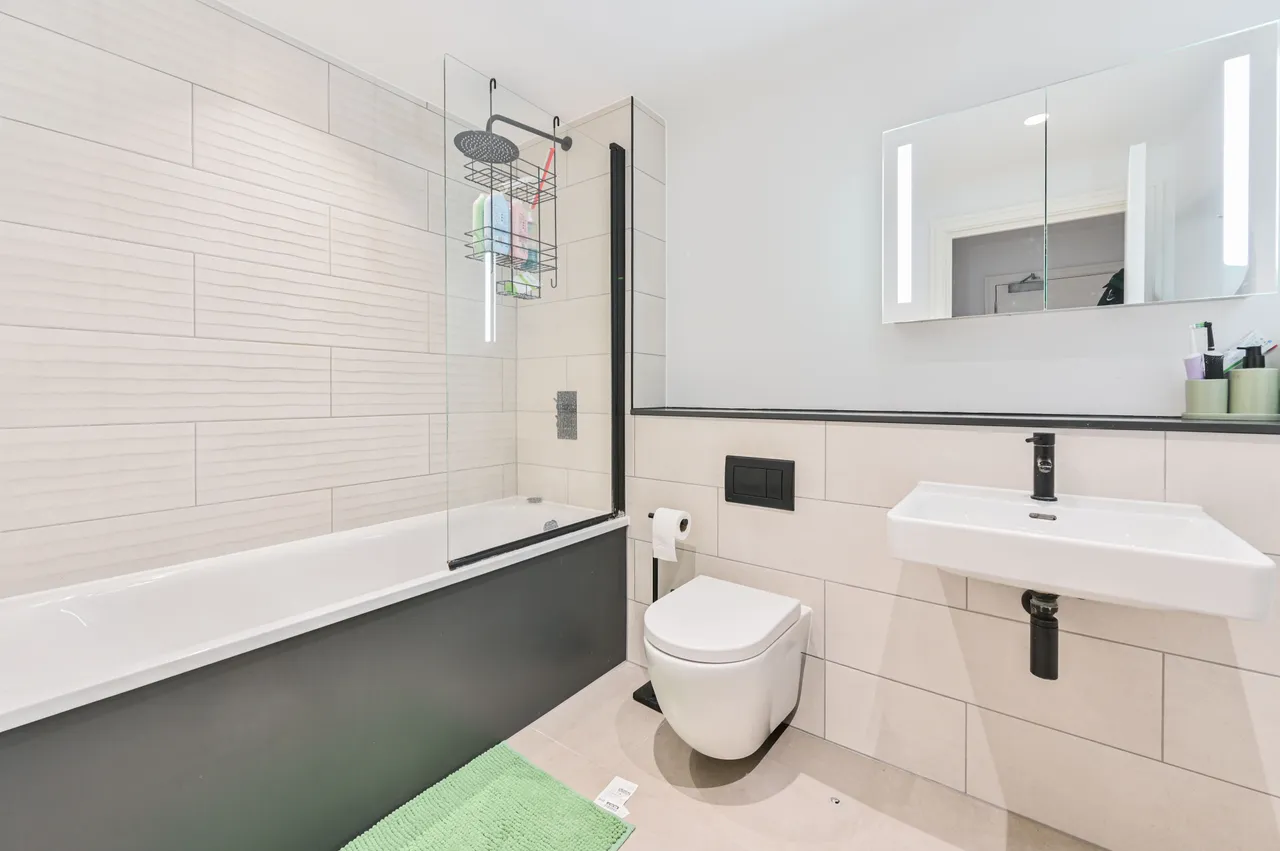 Flat 2, Wates Yard, London, photo 9