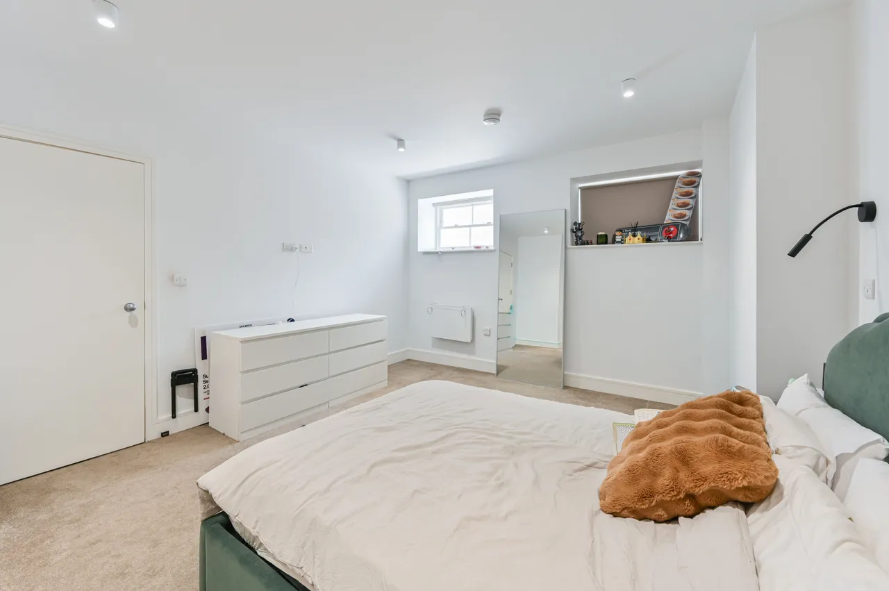Flat 2, Wates Yard, London, photo 7