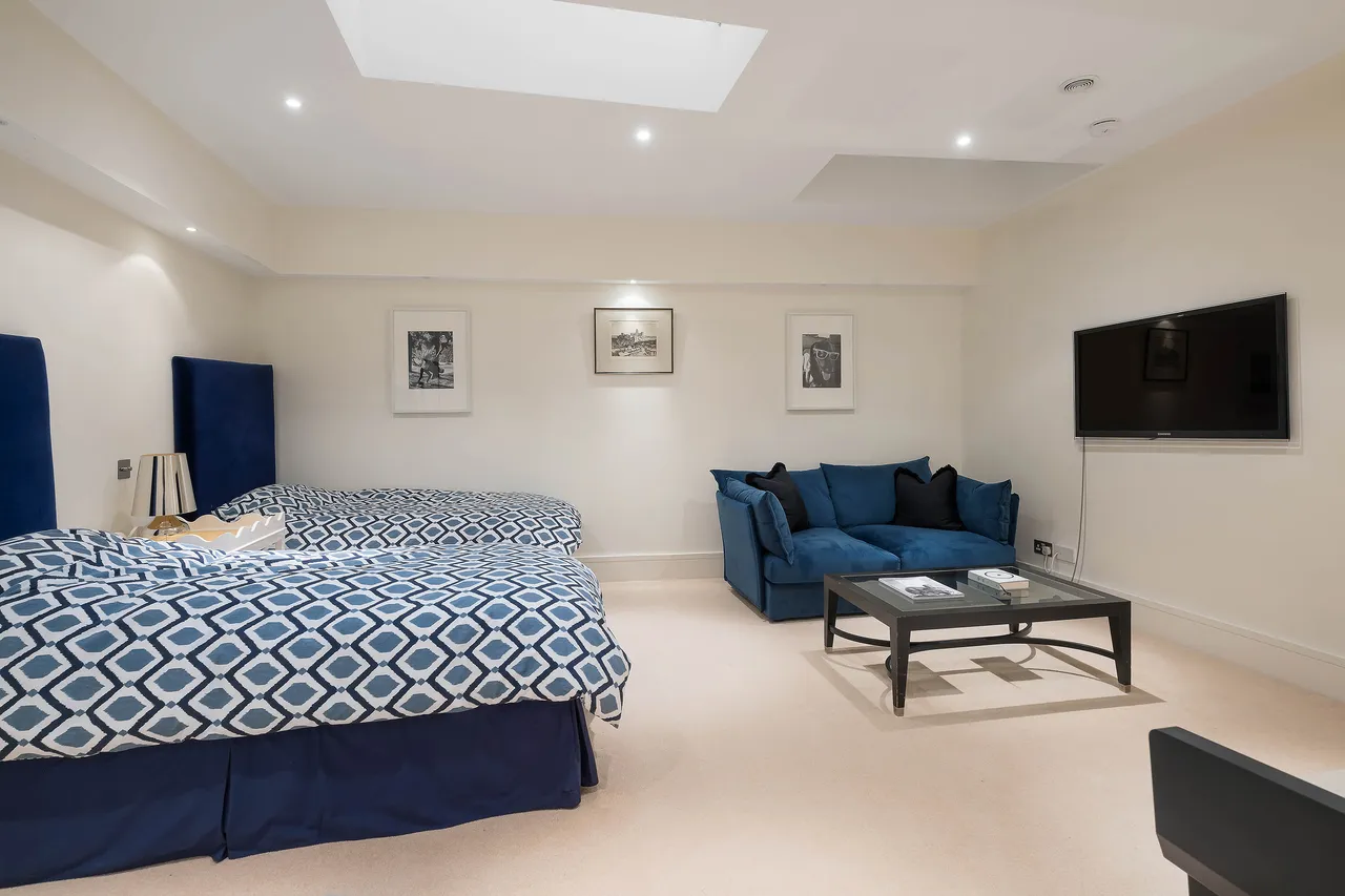 Ennismore Garden Mews, Knightsbridge, London, photo 9