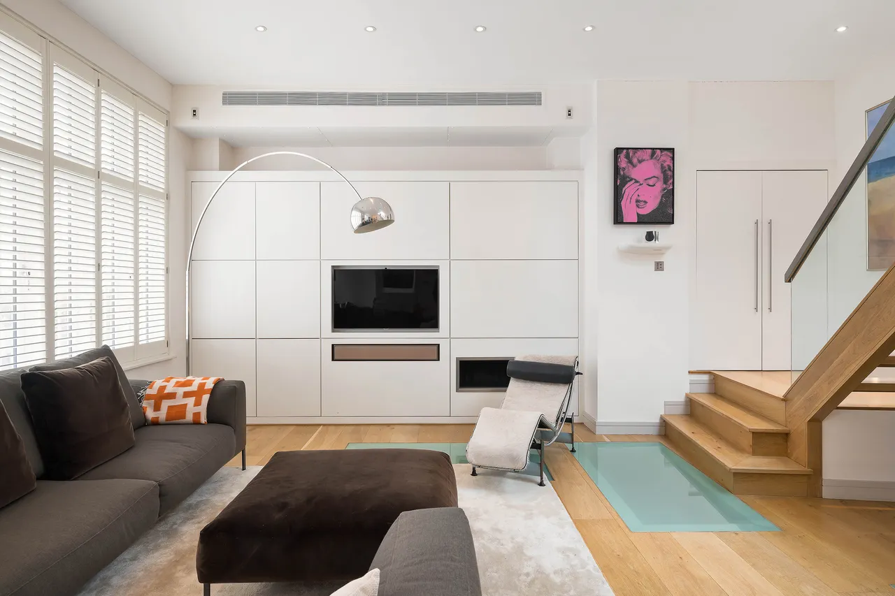 Ennismore Garden Mews, Knightsbridge, London, photo 4