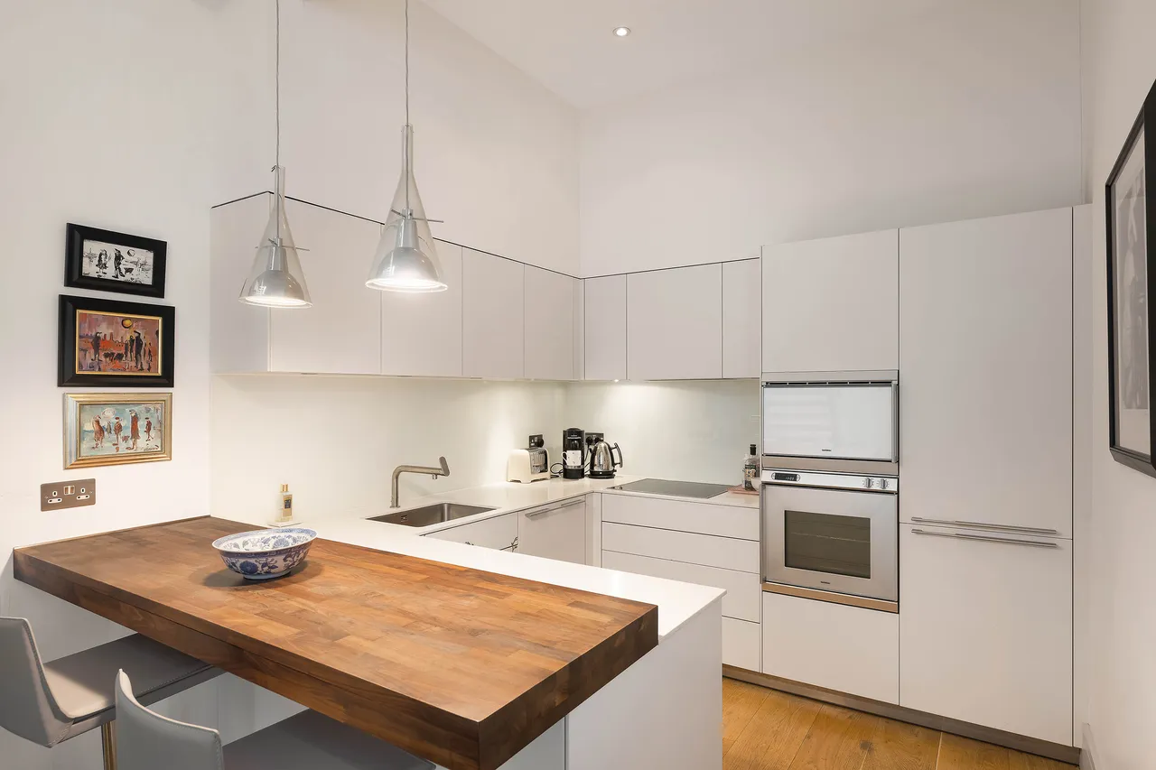 Ennismore Garden Mews, Knightsbridge, London, photo 6