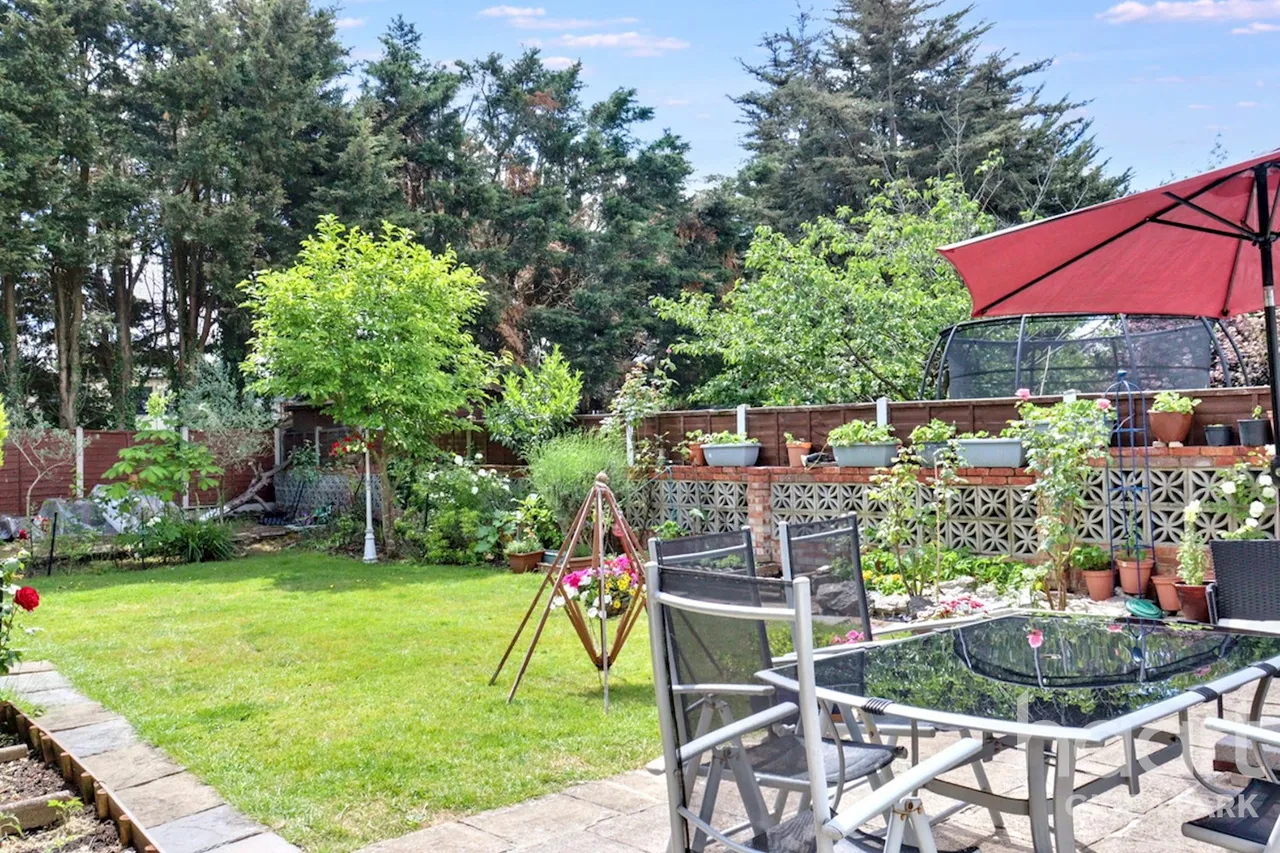 Eastern Avenue East, Romford, RM2, photo 18