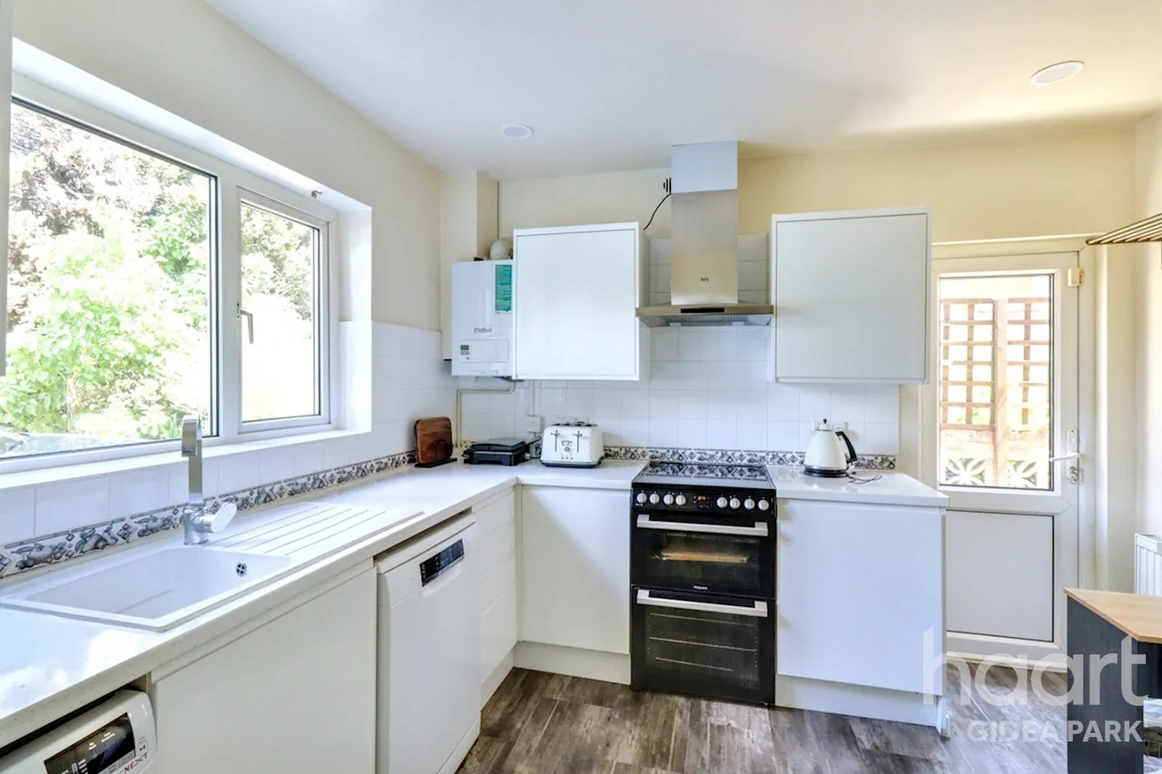Eastern Avenue East, Romford, RM2, photo 7