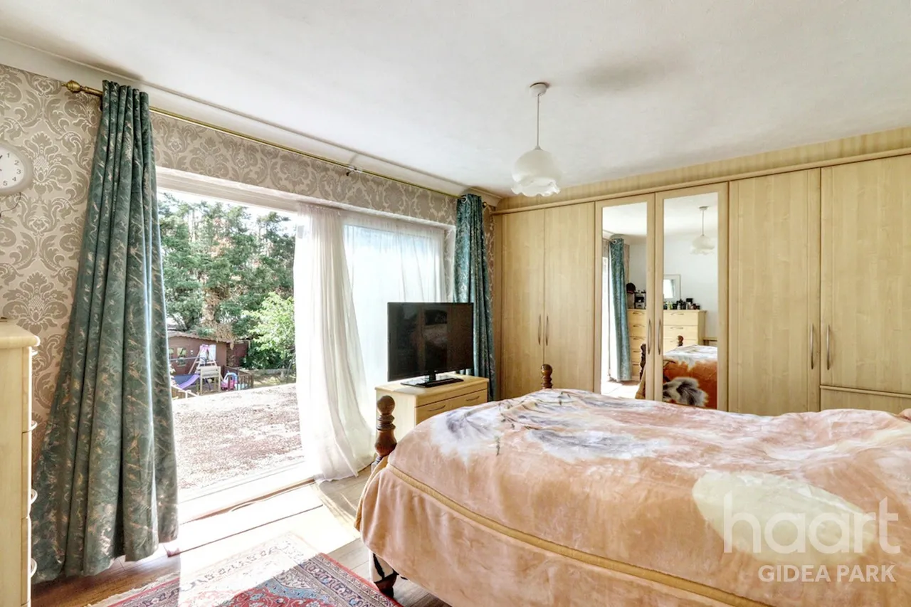 Eastern Avenue East, Romford, RM2, photo 10
