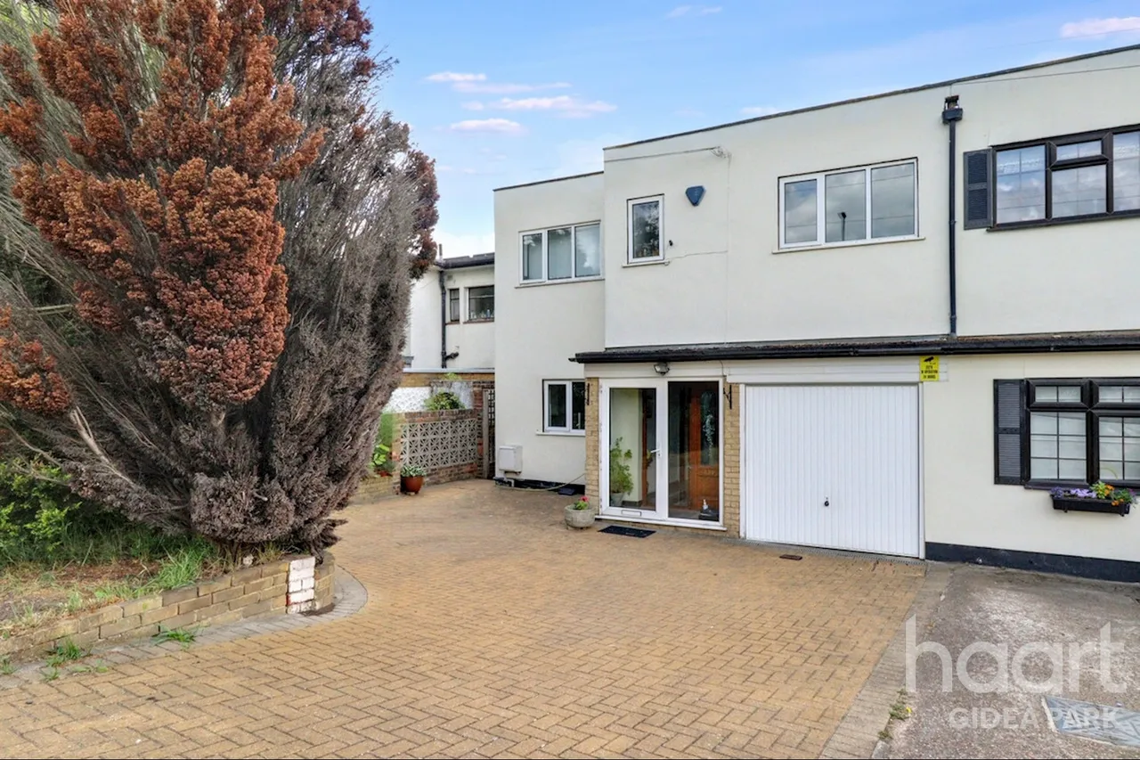 4 bed house for sale, Eastern Avenue East, Romford, RM2
