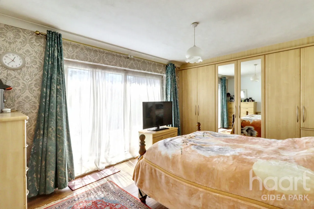 Eastern Avenue East, Romford, RM2, photo 12