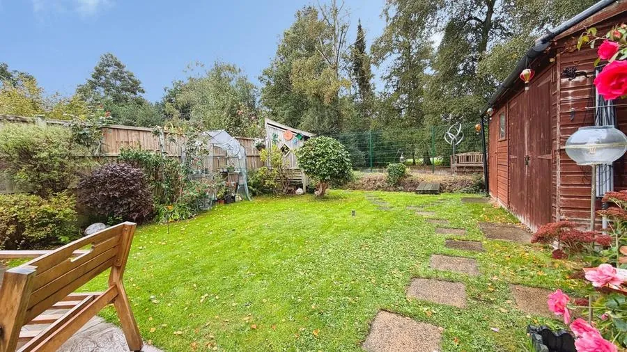 Warwick Road, Ash Vale, GU12, photo 3