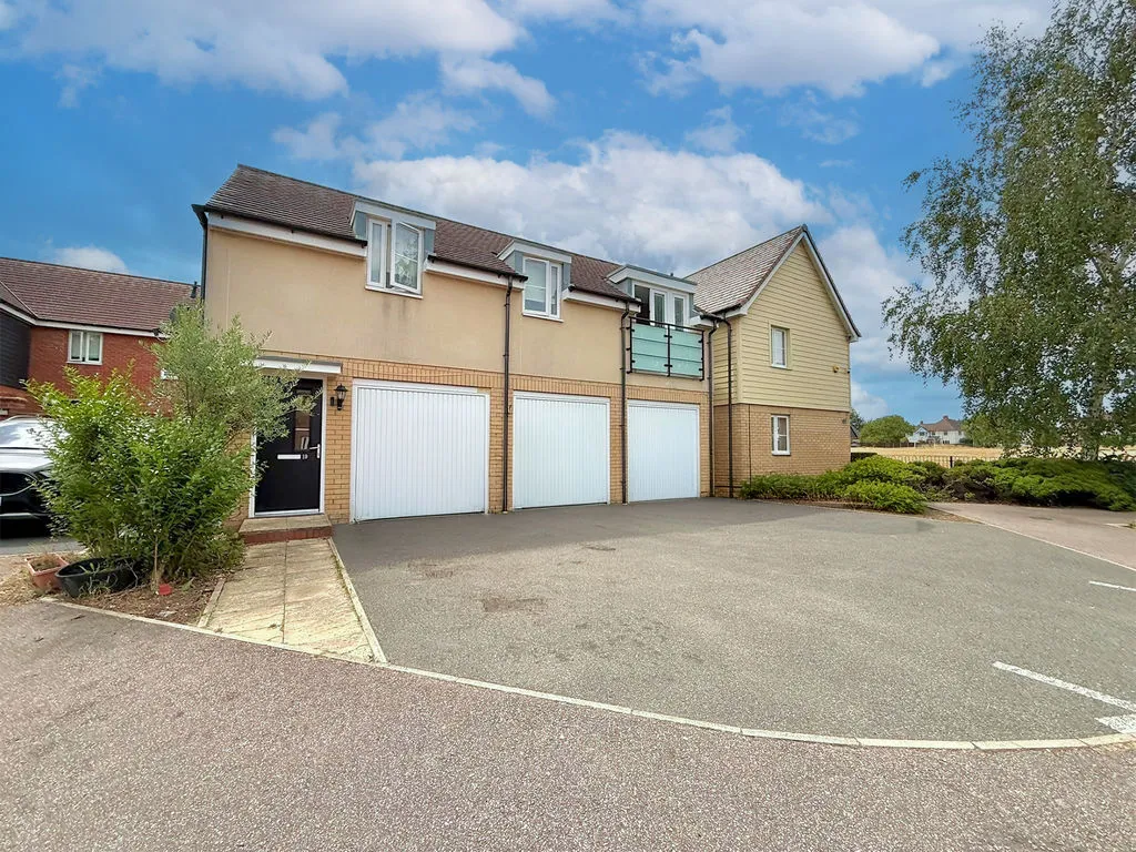 2 bed house for sale — Riley Grove, Dunstable LU6 1FJ