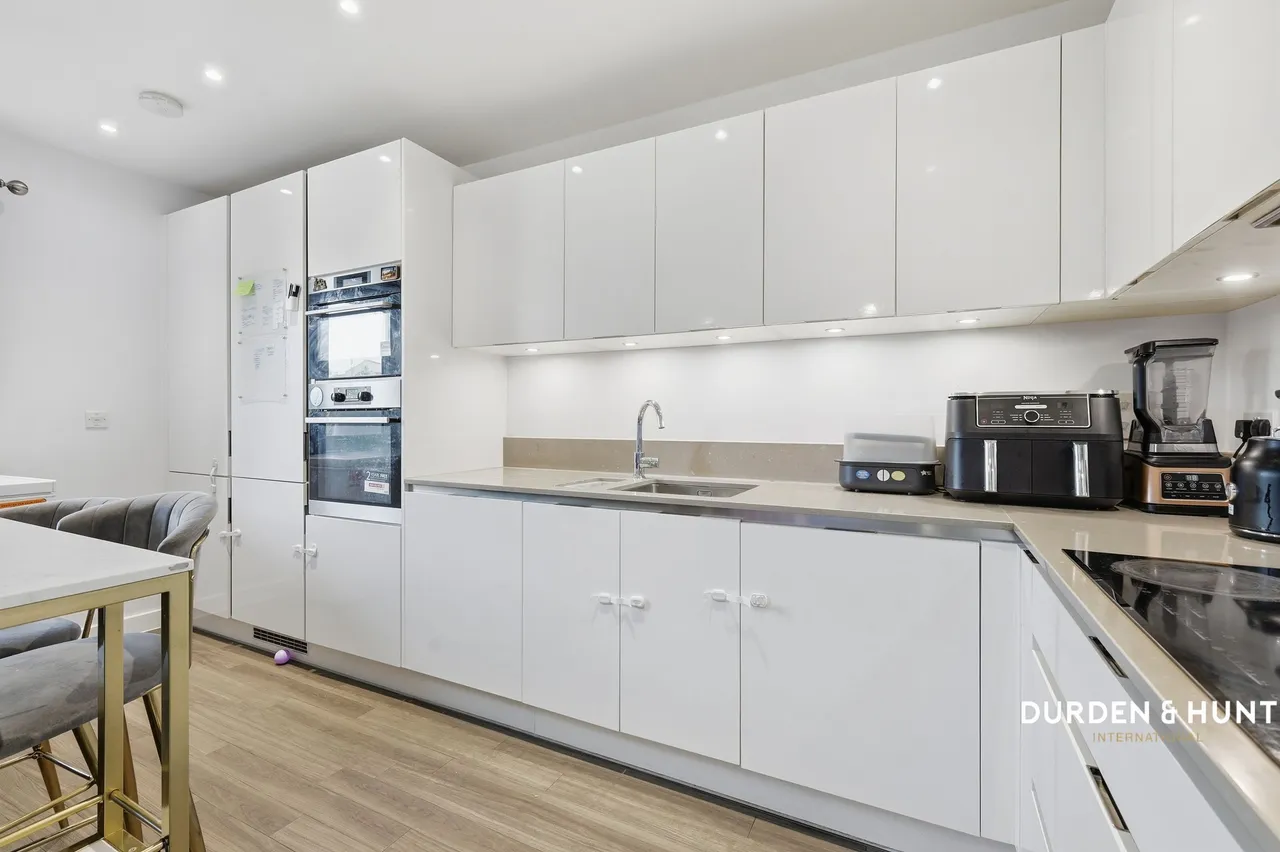 St. Clements Avenue, Harold Wood, RM3, photo 4