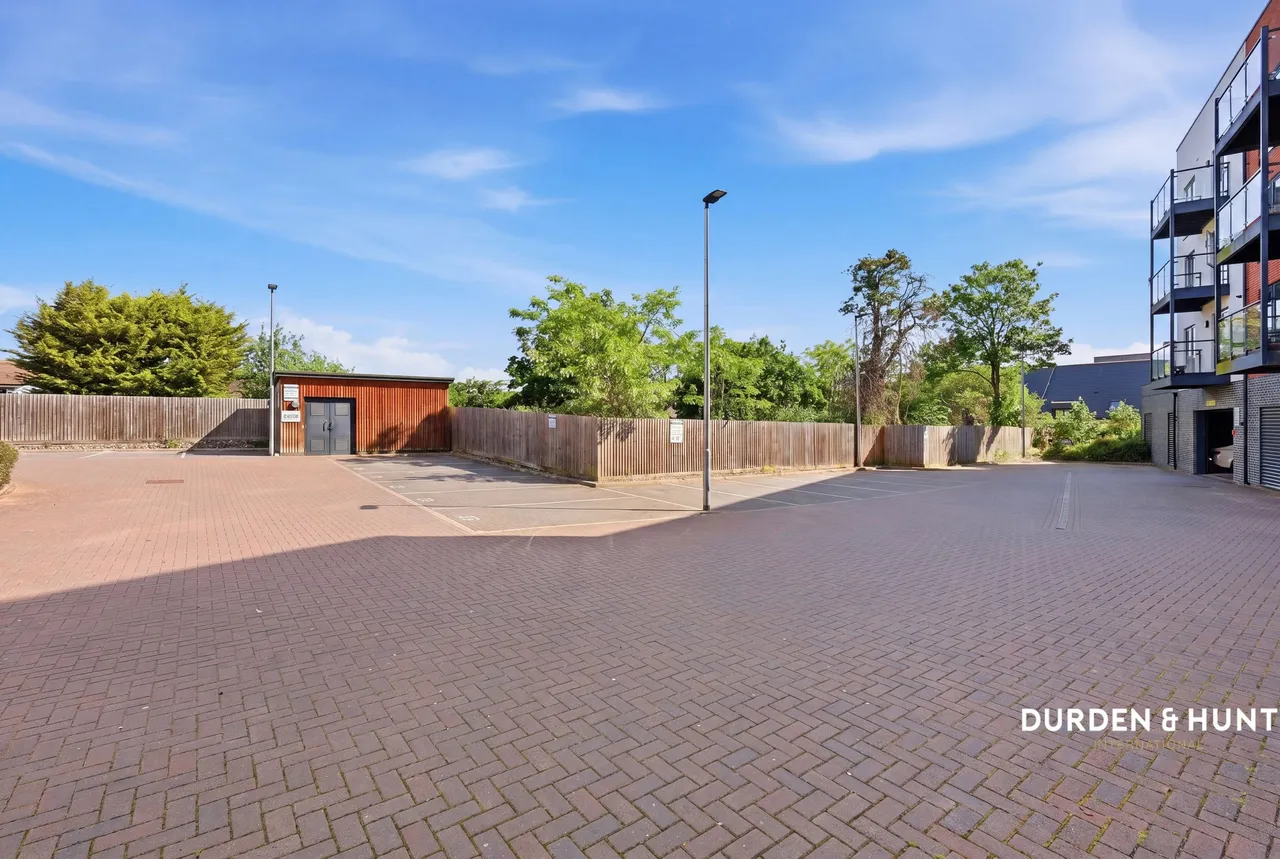 St. Clements Avenue, Harold Wood, RM3, photo 17