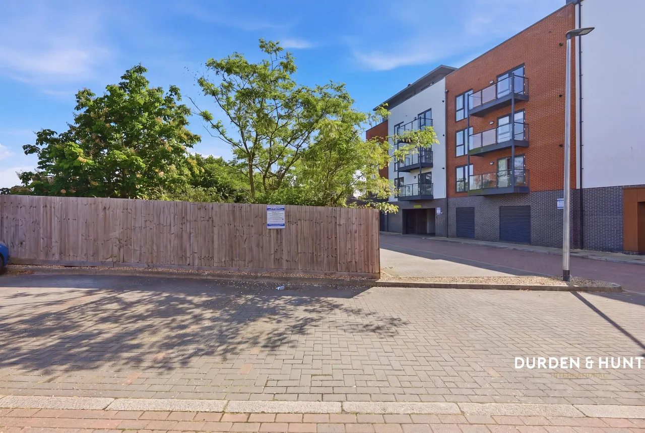 St. Clements Avenue, Harold Wood, RM3, photo 18
