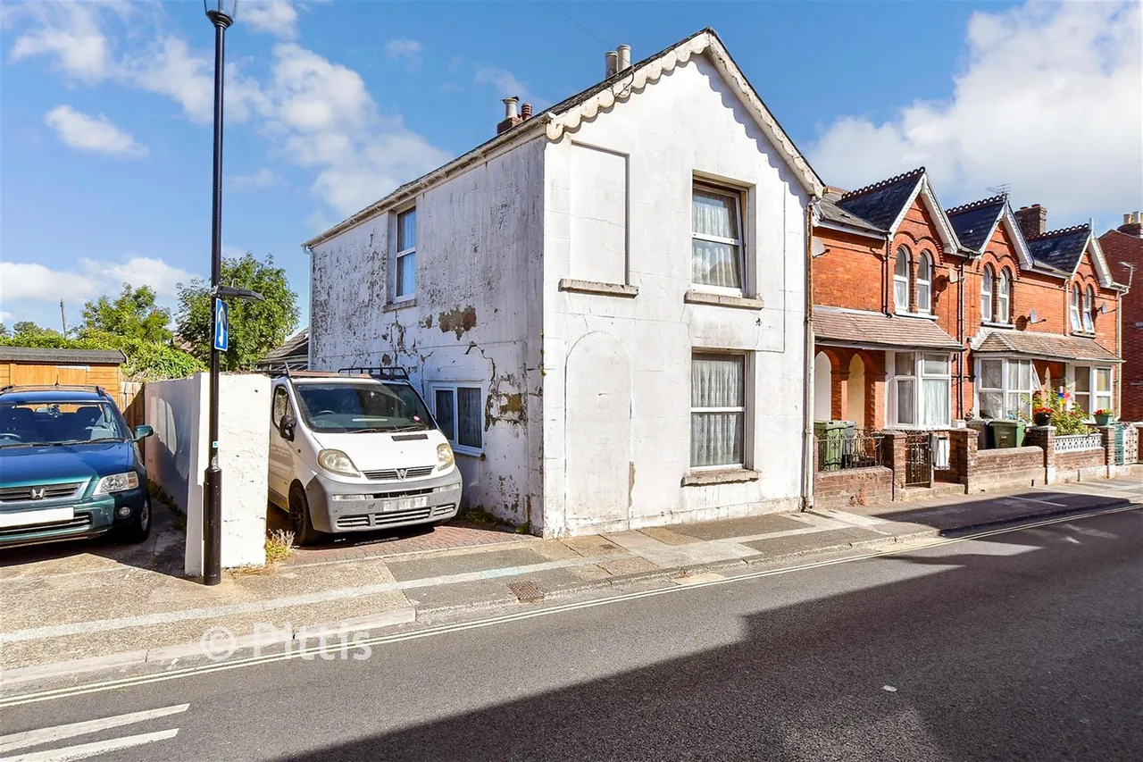 3 bed house for sale, Lugley Street, Newport, PO30