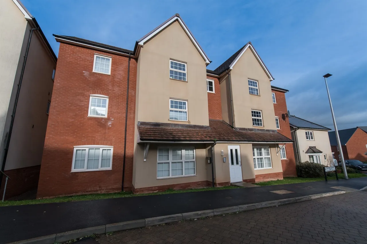 2 bed flat for sale — Old Park Avenue, Exeter