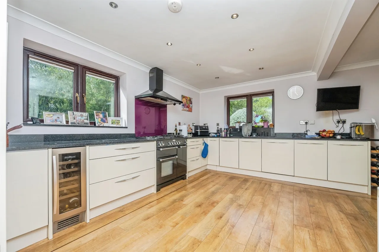 Inett Way, Droitwich, WR9, photo 5