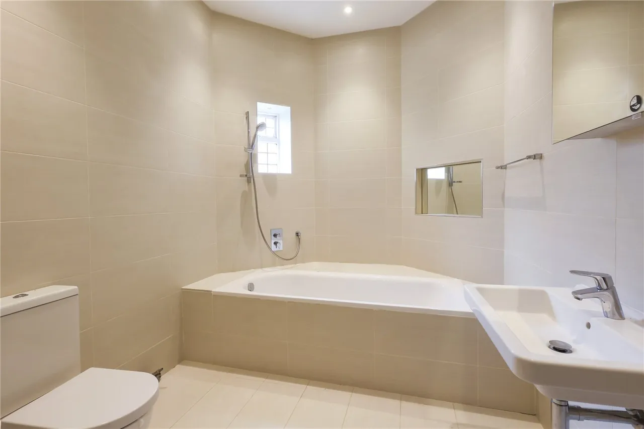 Courtyard House, The Ridgeway, photo 9