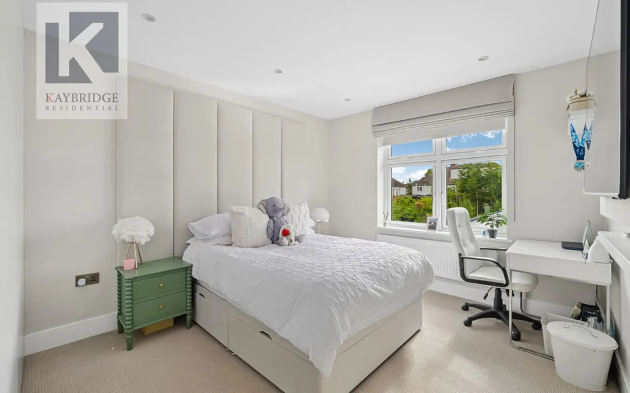 Bradstock Road, Epsom, KT17, photo 12