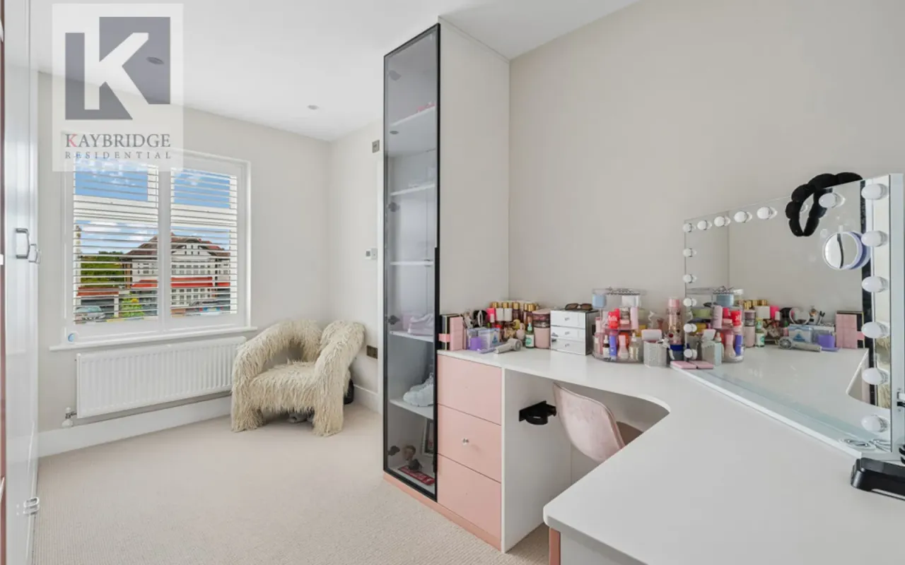 Bradstock Road, Epsom, KT17, photo 14