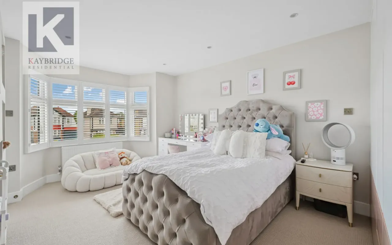 Bradstock Road, Epsom, KT17, photo 11