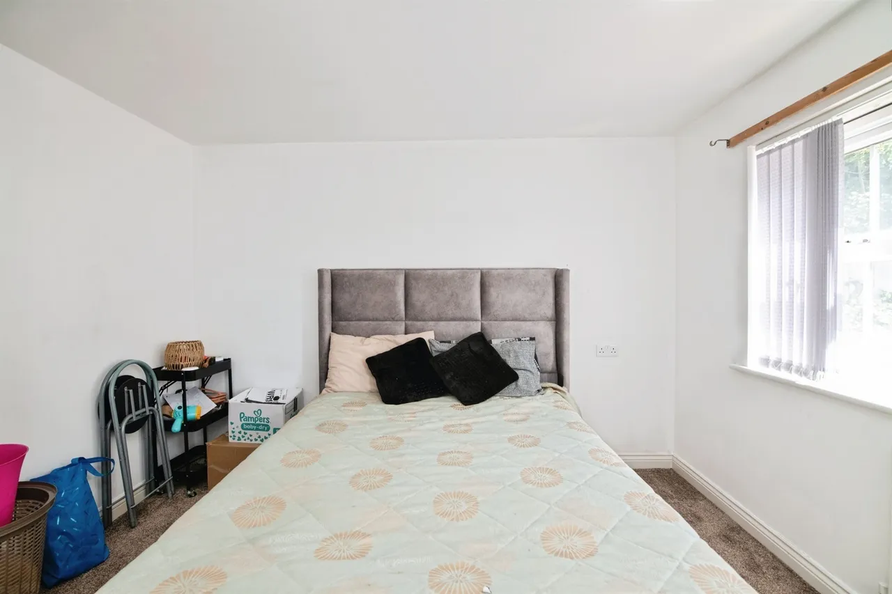 Bague Walk, Brierley Hill, DY5, photo 11