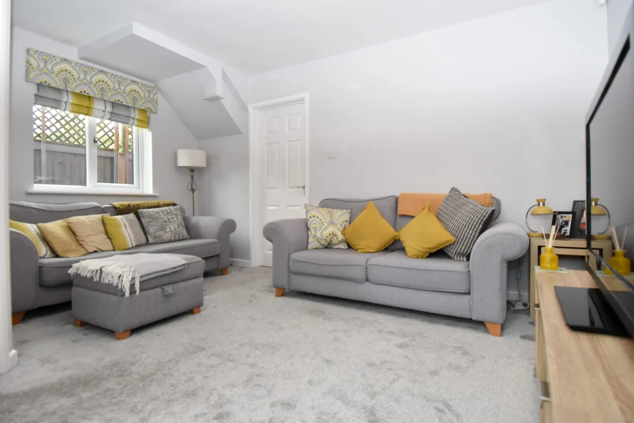 Walkwood Road, Walkwood, Redditch, B97 5NU, photo 2