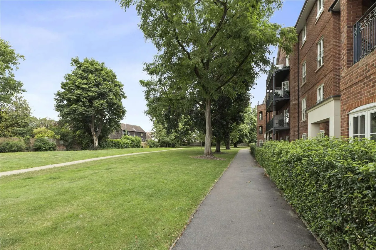 Portland Crescent, Marlow, SL7, photo 7