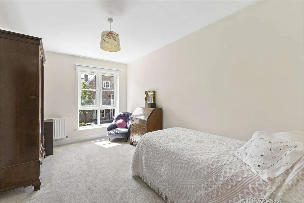 Portland Crescent, Marlow, SL7, photo 12