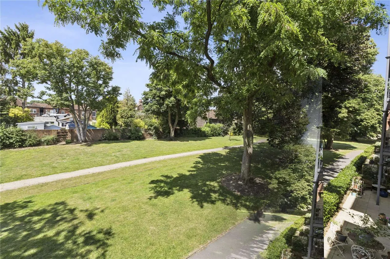 Portland Crescent, Marlow, SL7, photo 15