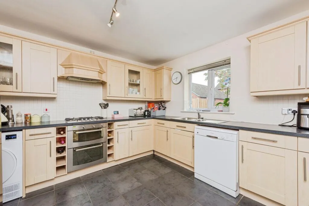 Pewter Court, Wilnecote, B77, photo 9