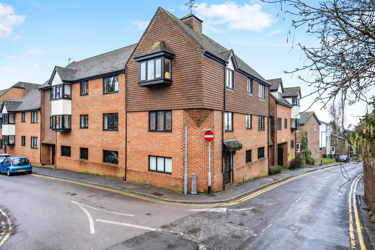 1 bed flat for sale, Warren Road, Guildford, GU1