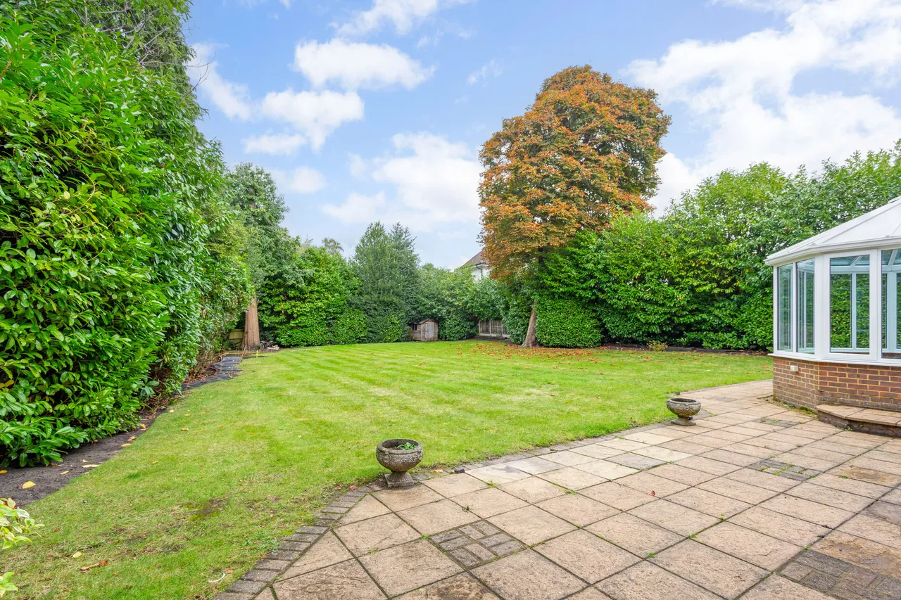 Granville Close, St George's Hill, Weybridge, KT13, photo 4