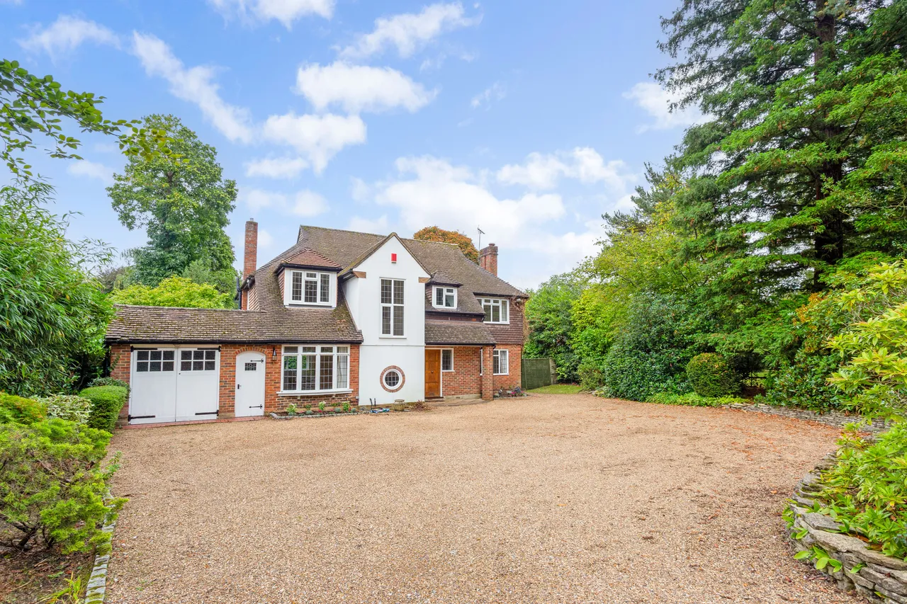 4 bed house to rent — Granville Close, St George's Hill, Weybridge, KT13