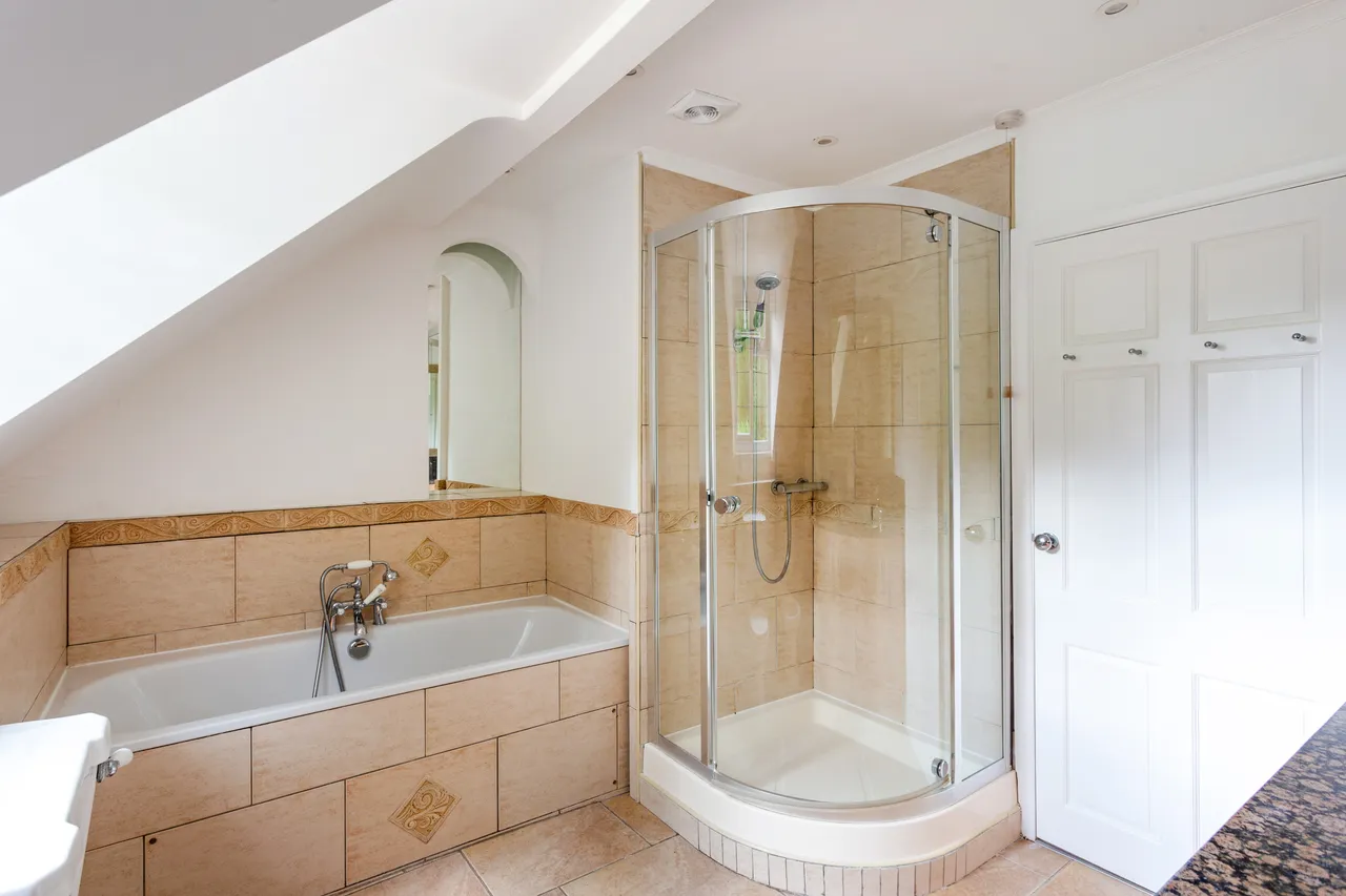 Granville Close, St George's Hill, Weybridge, KT13, photo 7
