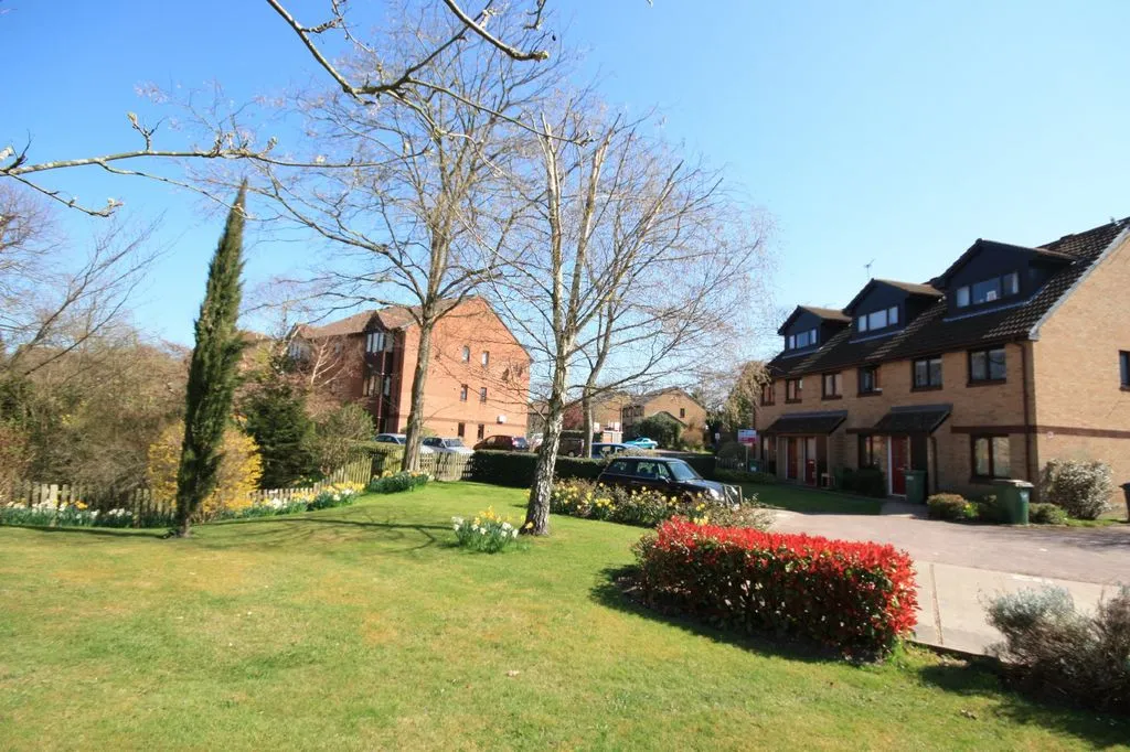 Manor Fields, Horsham, photo 3