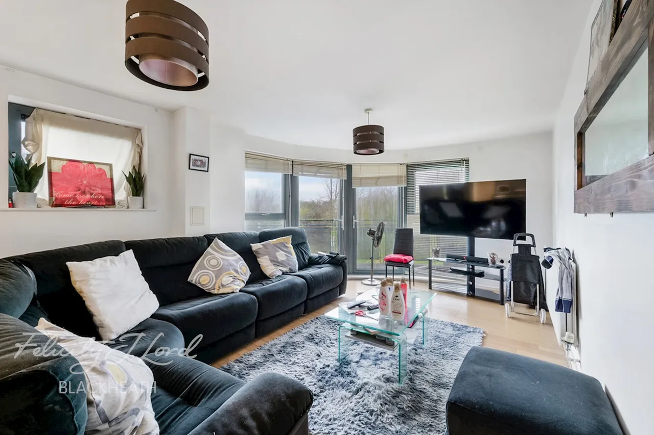 2 bed flat for sale, Berber Parade, London