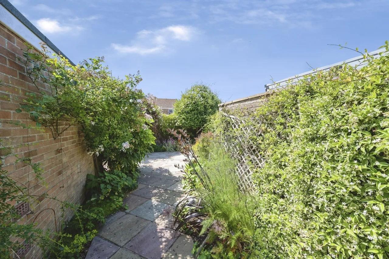 Bracklesham Road, Hayling Island, PO11, photo 12
