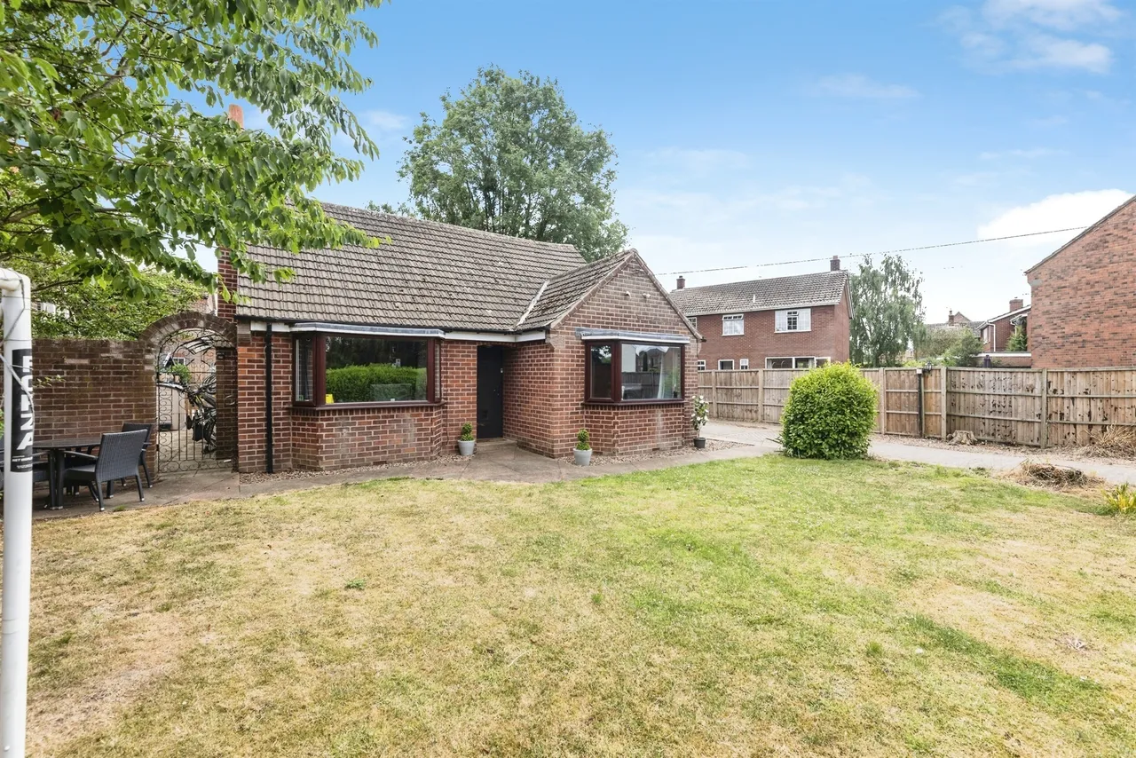 5 bed house for sale — Water Lane, Hemingbrough, Selby