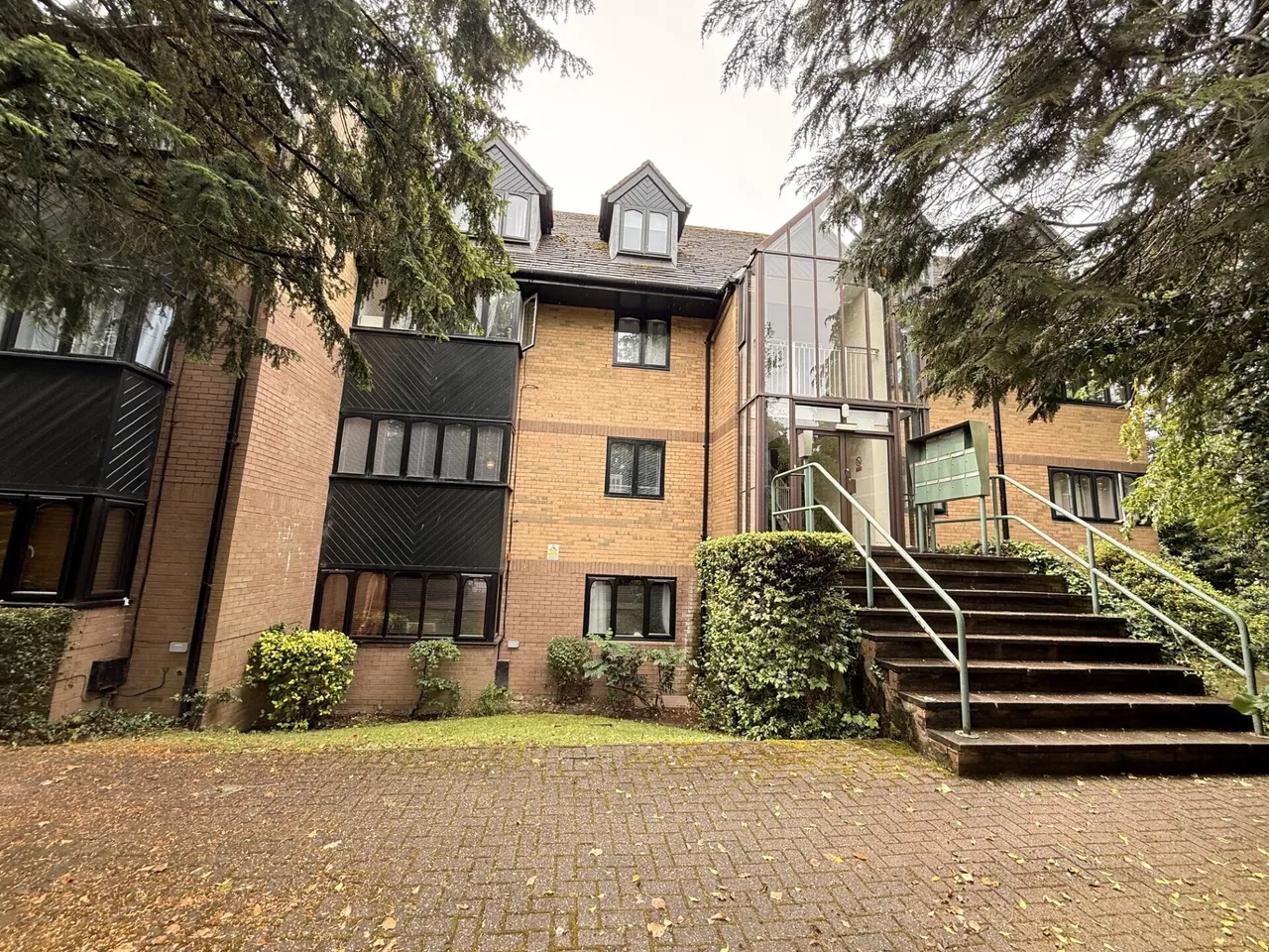 Hagden Lane, Watford, WD18, photo 13