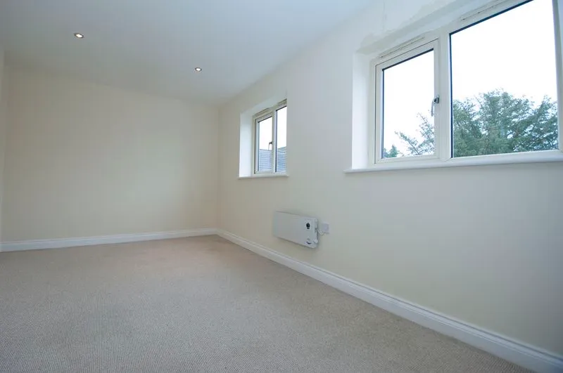 Ashley Park Road, Walton-On-Thames KT12 1JP, photo 4